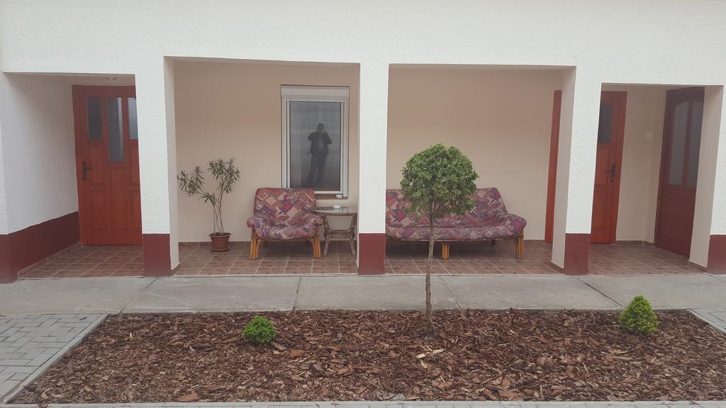 M&M Apartman Tiszafüred المظهر الخارجي الصورة